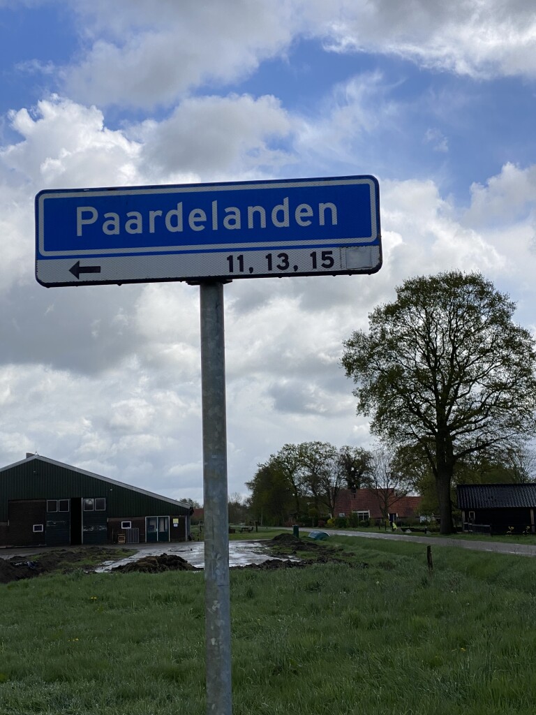 Gluur'n bi'j de Buur'n