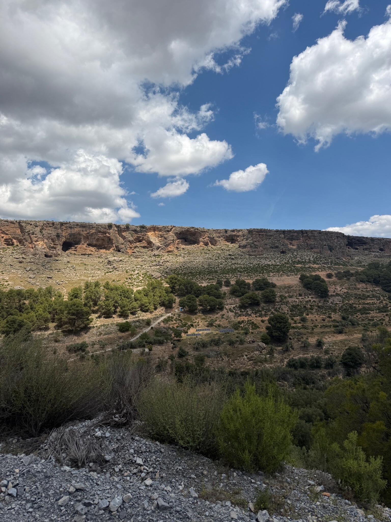 Bovenlangs de kloof in albuenelas